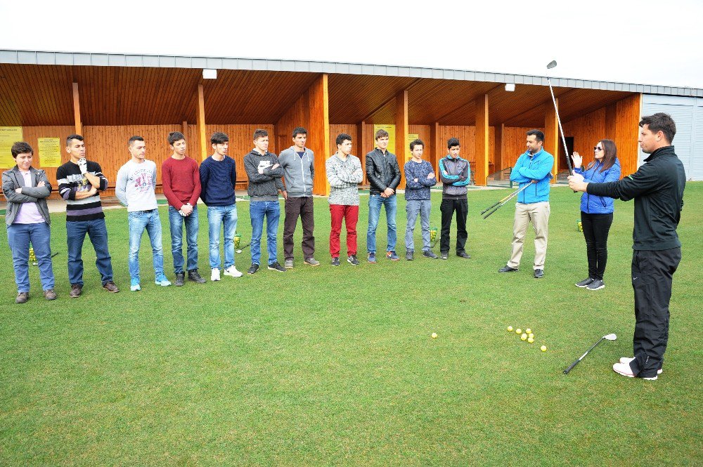 İşitme Engelli İlk Milli Golfçüler, Büyükşehir Golf Kulübü’nde Yetişiyor