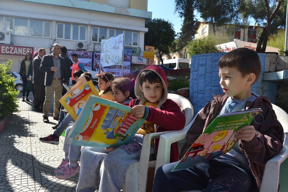 Kozan’da “Kitabını Da Al Gel, Yazarlar Ölür Kitaplar Kalır” Projesi