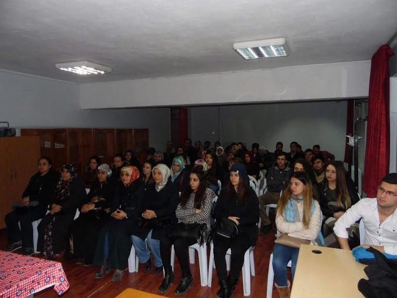 Eskişehir Ak Parti Gençlik Kolları Mahalle Ziyaretlerine Devam Ediyor