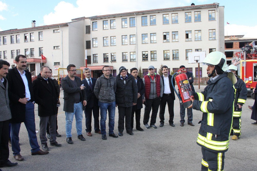 Öğretmenlere Yangın Söndürme Ve Kurtarma Tatbikatı Yaptırıldı