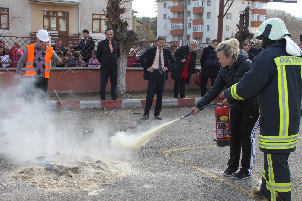 Öğretmenlere Yangın Söndürme Ve Kurtarma Tatbikatı Yaptırıldı