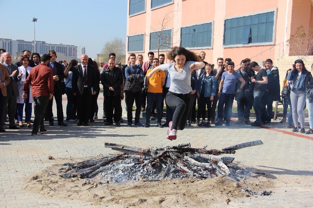 Edirne’de Nevruz Ateşi Yakıldı