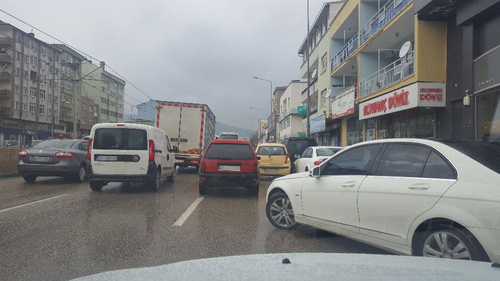 Bursa Trafiğini Duyarsız Sürücüler Kilitliyor