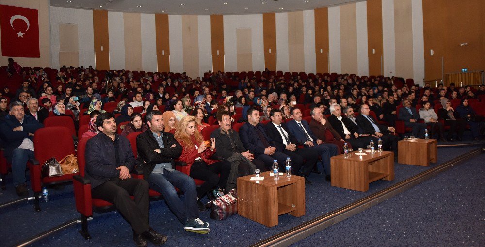 Büyükşehir Belediyesi Türk Halk Müziği Korosu, Kahramanlık Türkülerini Seslendirdi