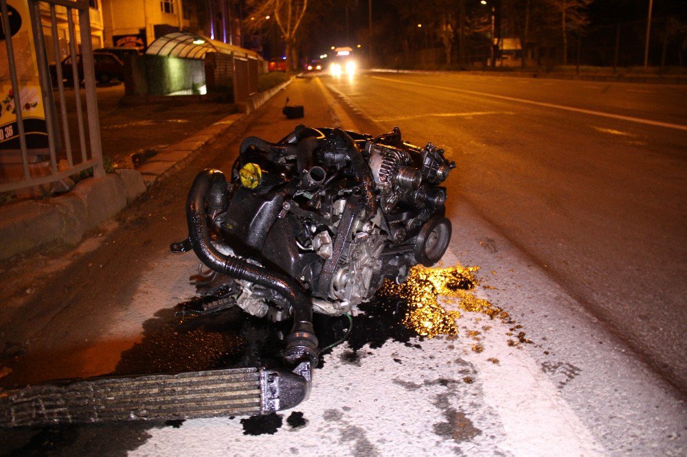 Ağaca Çarpan Otomobil Hurdaya Döndü: 1 Ölü 1 Yaralı