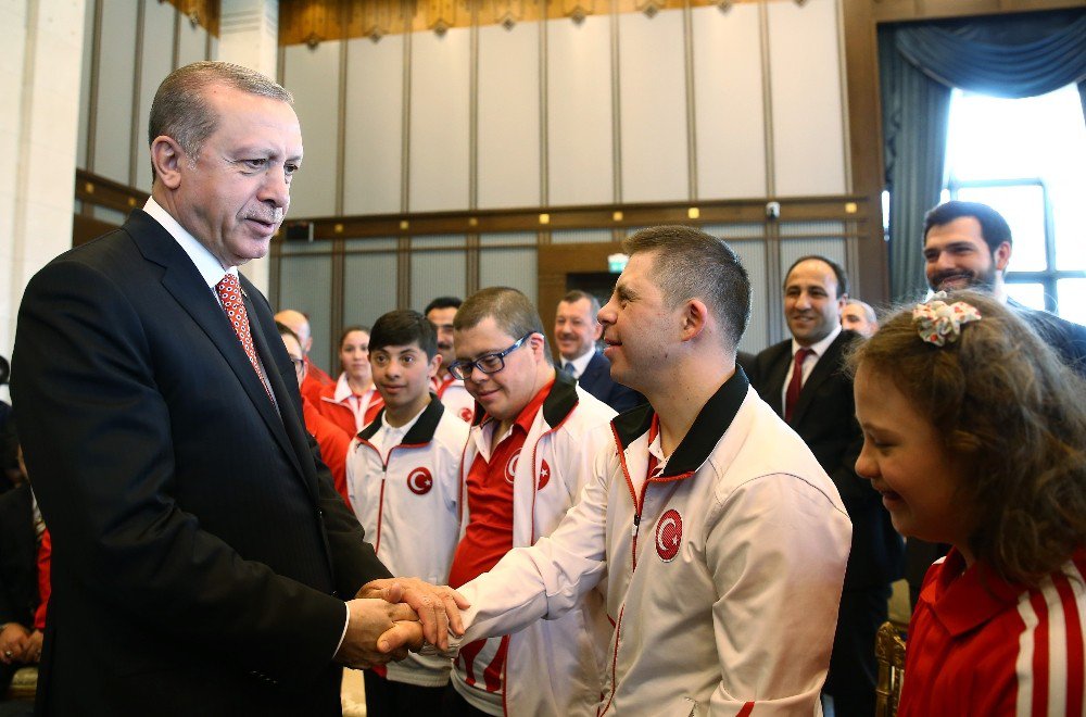 Cumhurbaşkanı Erdoğan Down Sendromlu Çocukları Kabul Etti