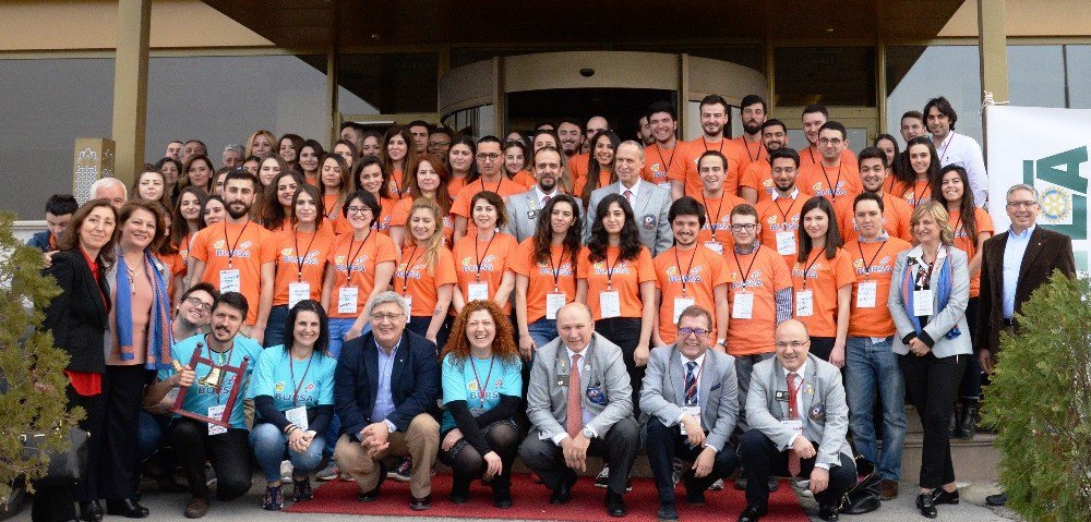 Demirtaş Rotary Gençlere Liderlik Ve Mizahı Anlattı