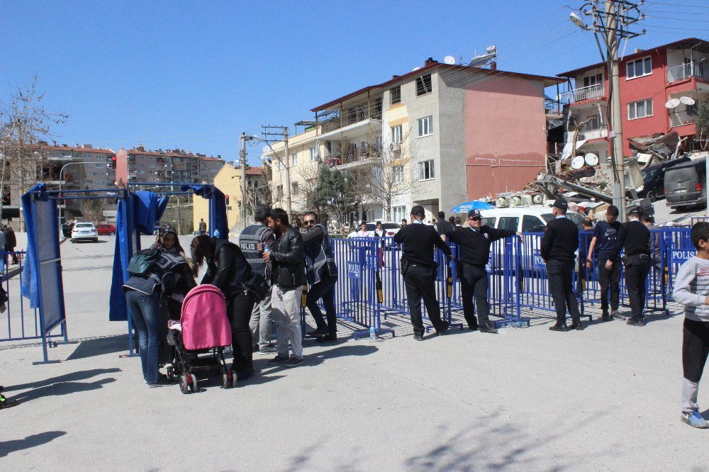 Denizli’de Nevruz Halaylar Ve Şarkılar Eşliğinde Kutlandı