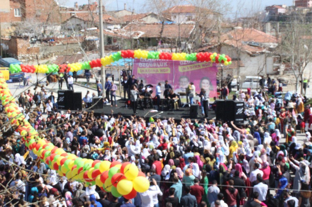 Denizli’de Nevruz Halaylar Ve Şarkılar Eşliğinde Kutlandı