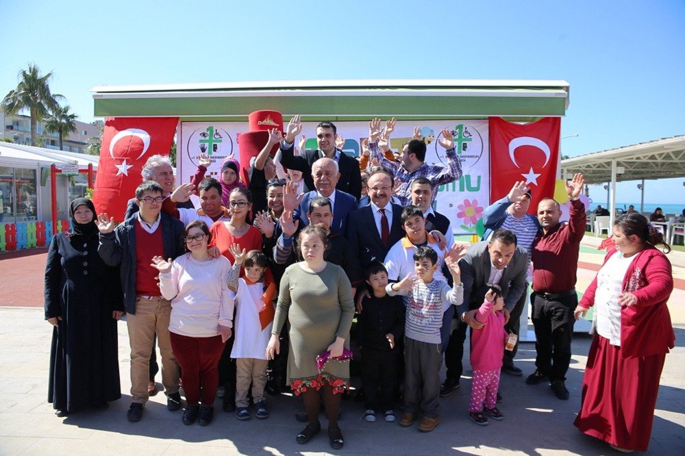 Seyfi Dingil Down Sendromlu Çocukların Mutluluklarına Ortak Oldu