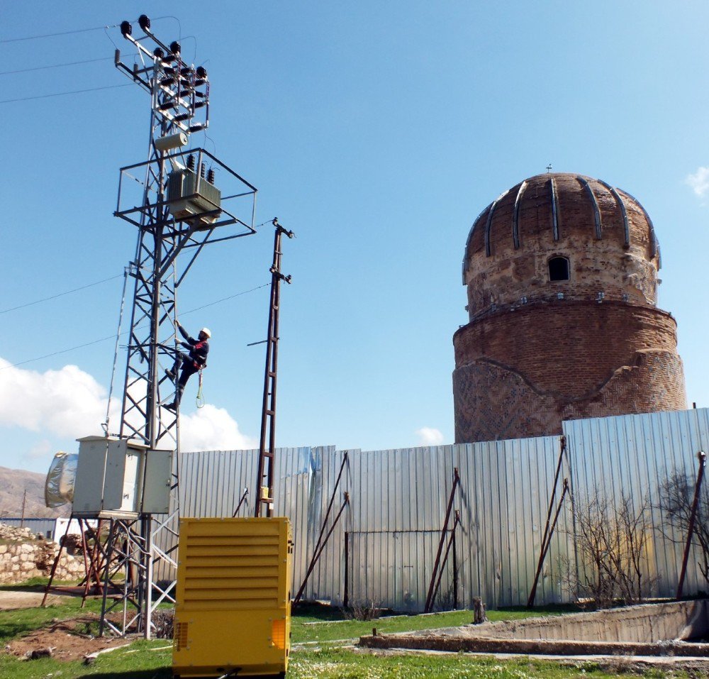 Hasankeyf İle Birlikte Elektrik Şebekesi De Taşınıyor