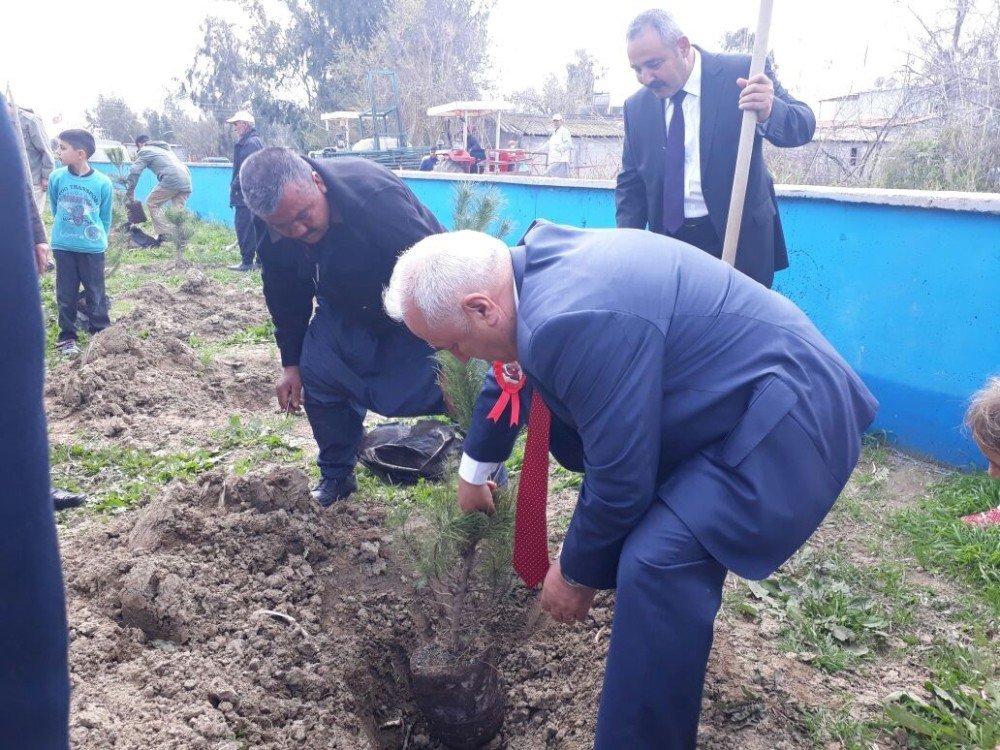 Adalı İlkokulu’na 15 Temmuz Şehitler Anıtı