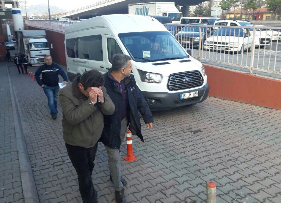 Kayseri’de Kapatılan Derneğe Operasyon: 23 Gözaltı