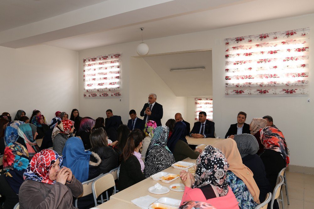 Başkan Kara Referandum Çalışmaları İçin Kadınlarla Bir Araya Geldi