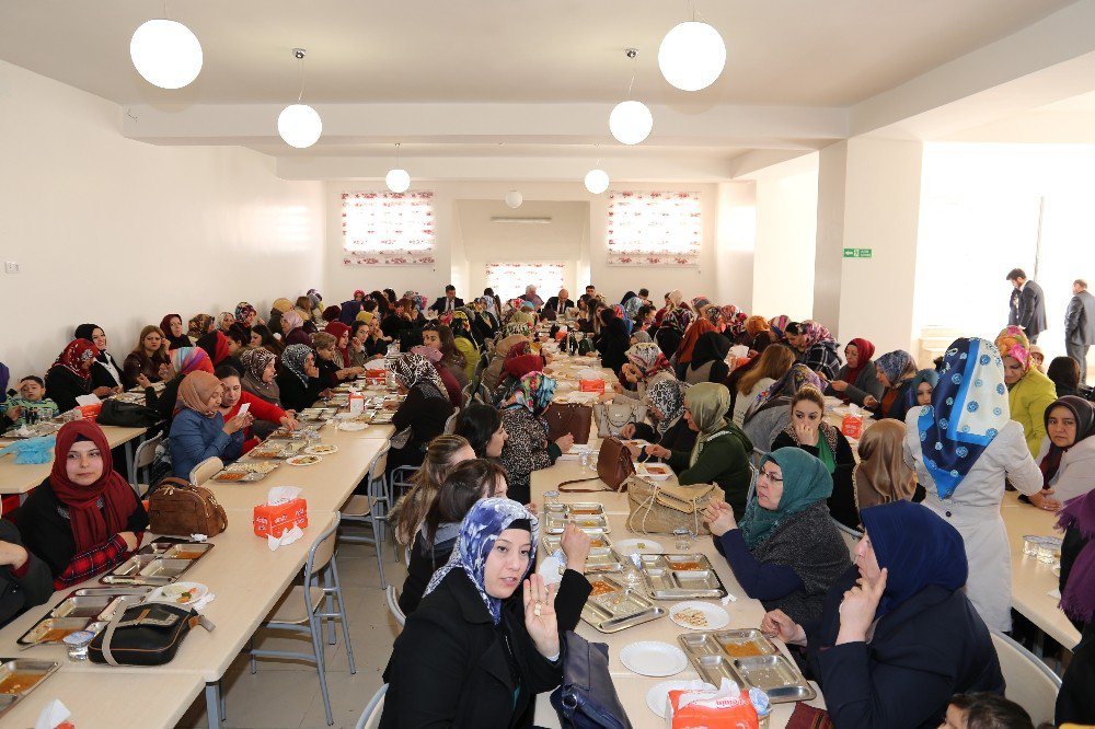 Başkan Kara Referandum Çalışmaları İçin Kadınlarla Bir Araya Geldi