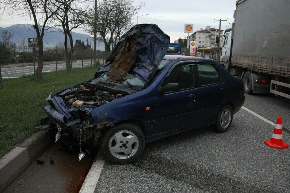 Otomobille Çarpışan Motosiklet Sürücüsü Ağır Yaralandı