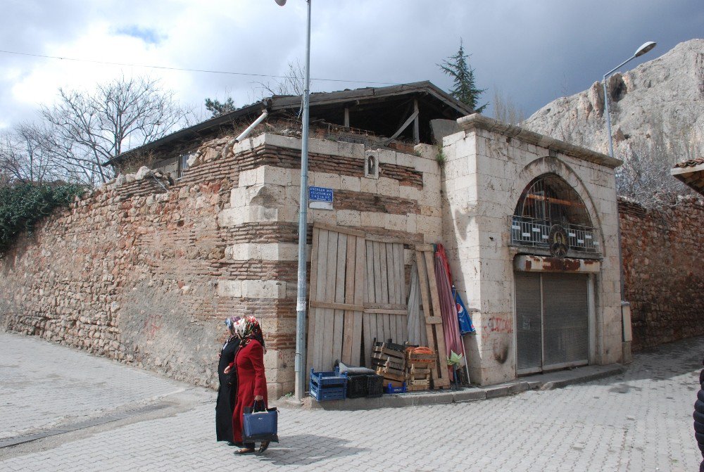 265 Yıllık Hanı Satılığa Çıkardı