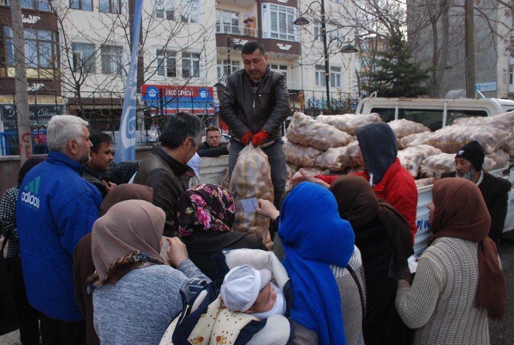 Mültecilere Patates Yardımı