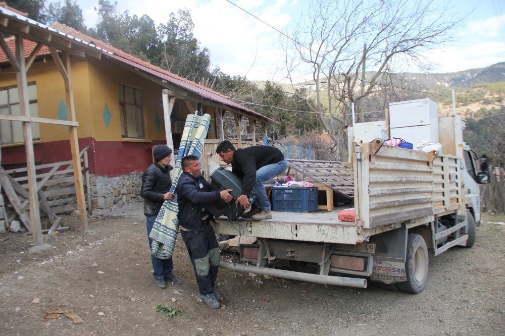 Heyelanı Sezen Keçiler Ağıla Girmek İstememiş