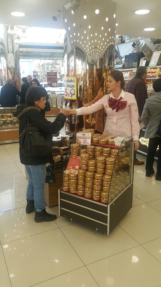 Tuğba Kuruyemiş’in Yeni Ürünü Fıstık Ezmesi Stantlarda Yerini Aldı