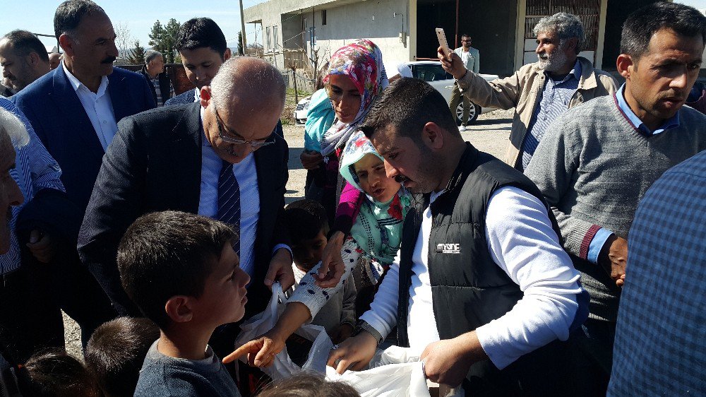 Tim Başkanı Büyükekşi Depremzede Çocukları Sevindirdi