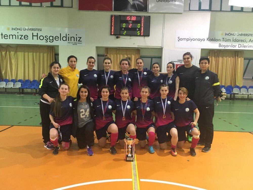 Düzce Üniversitesi Futbolu Takımları Üçüncü Oldu