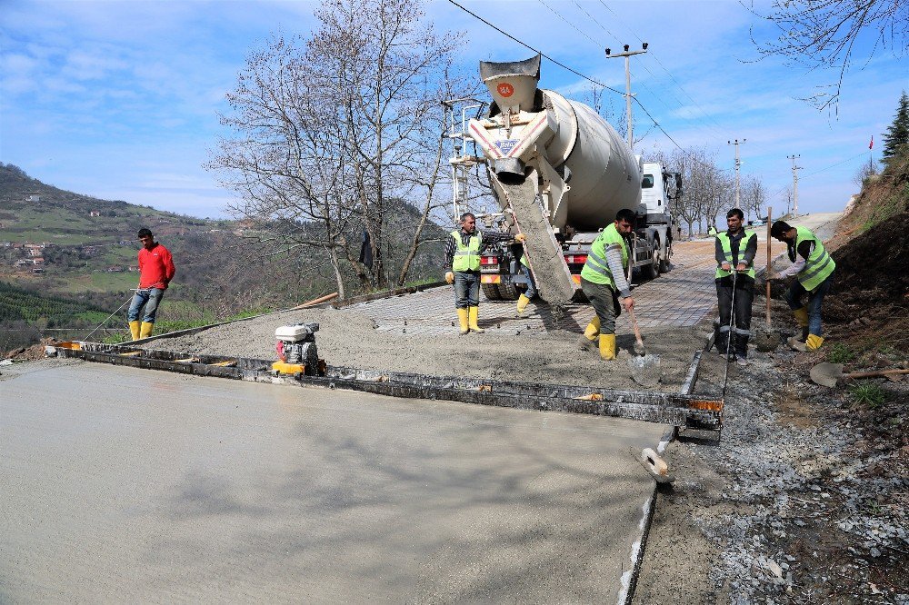 4 Bin 500 Metrelik Yol Betonla Kaplanıyor