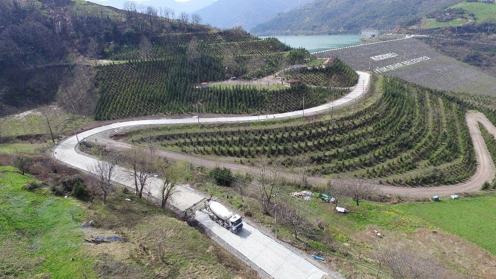 4 Bin 500 Metrelik Yol Betonla Kaplanıyor