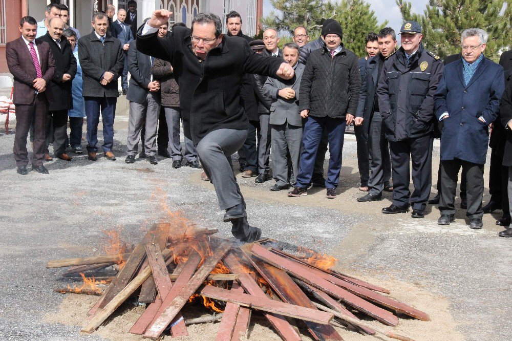 Yozgat’ta Nevruz Ateşi Yakıldı