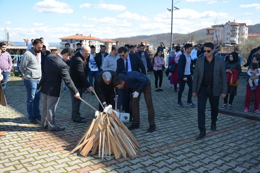 Kdz. Ereğli’de Üniversite Öğrencileri Baharın Gelişini Kutladı