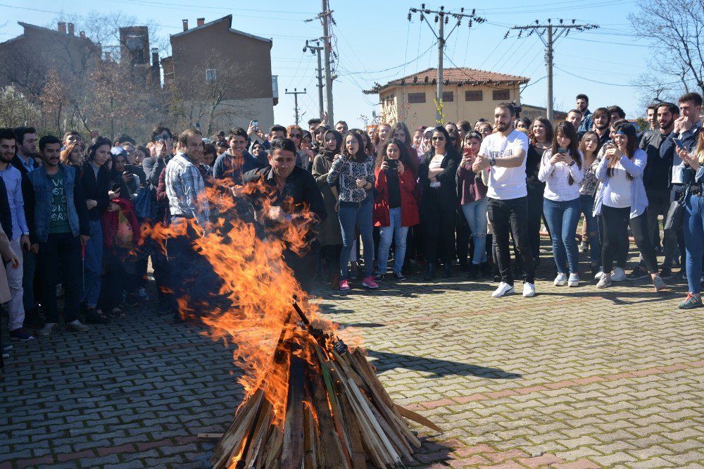 Kdz. Ereğli’de Üniversite Öğrencileri Baharın Gelişini Kutladı