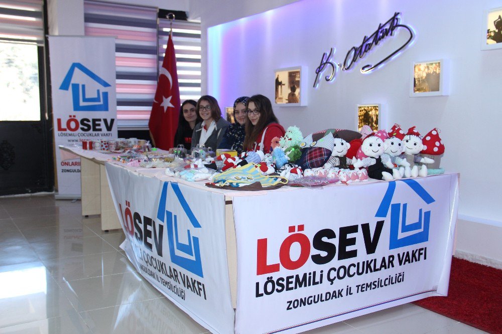 Fen Lisesi Öğrencileri Lösemili Çocuklar İçin Stant Açtı