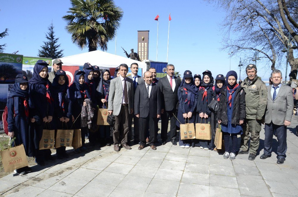 Zonguldak’ta Halka Ücretsiz 3 Bin Fidan Dağıtıldı