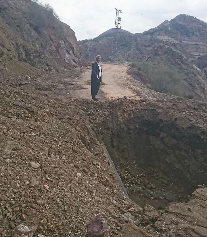 Kazı Çalışması Yolu Ulaşıma Kapattı