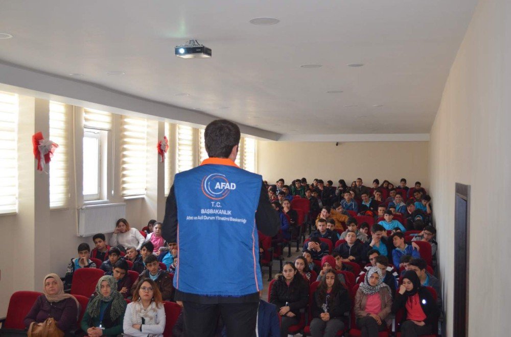 Öğrenci Ve Öğretmenlere Afet Bilinci Eğitimleri Devam Ediyor