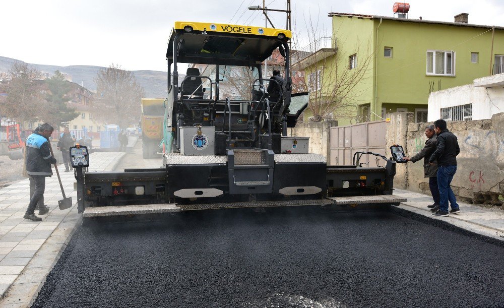 Gürkan Çöşnük Mahallesinde Yapılan Çalışmaları Yerinde İnceledi