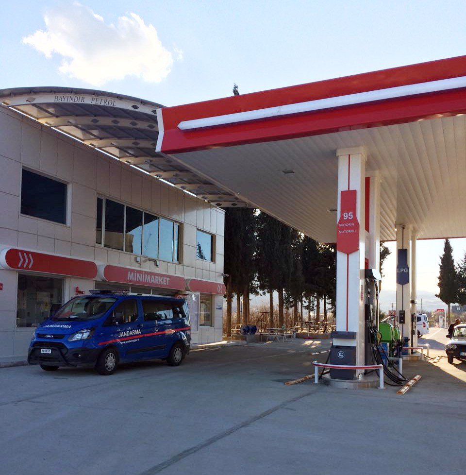 Besni’de Petrol İstasyonundan Para Çalan Hırsız Yakalandı