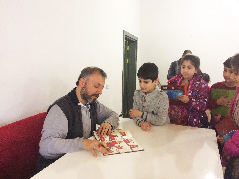 Beyoğlu’nda Çocuklar Sevdiği Yazarlarla Buluşuyor