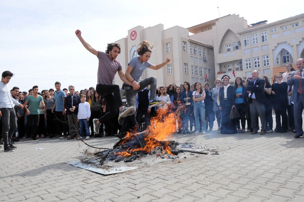 Nevruz Ateşinde Renkli Görüntüler