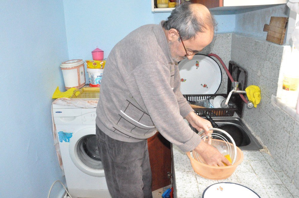 Hastalıklarla Boğuşan Kızılca Ailesi Yardım Bekliyor