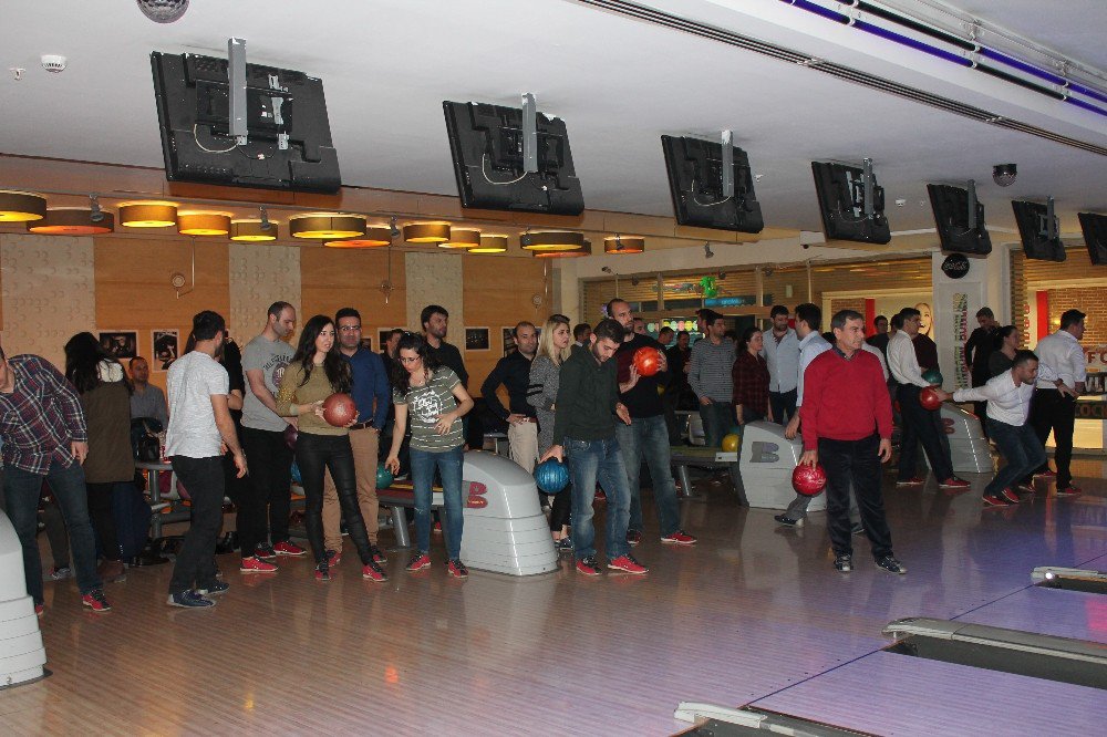 Uedaş Çalışanları Bowling İle Stres Attı