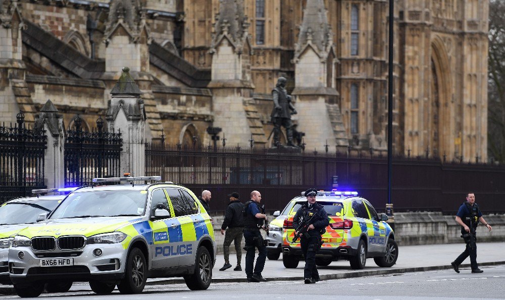 Londra’da Saldırı : 2 Kişi Vuruldu Yaklaşık 12 Yaralı Var