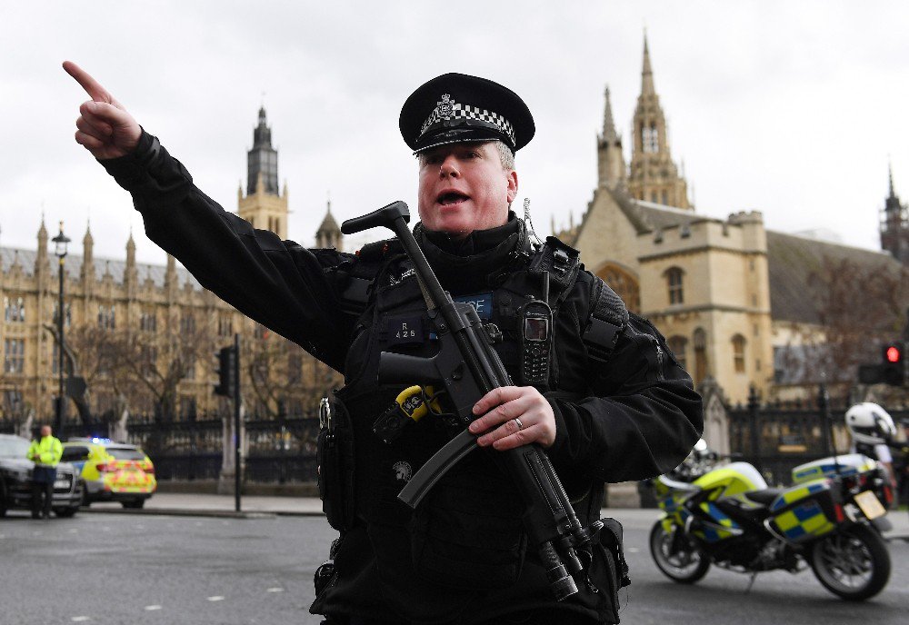 Londra’da Parlamento Binası Yakınında Saldırı: 1 Ölü