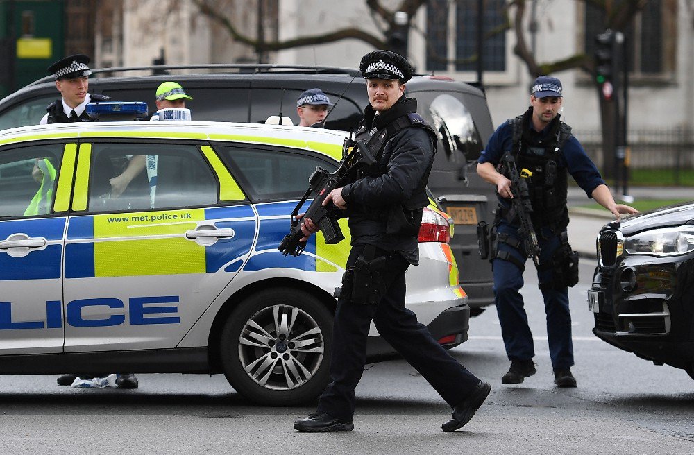 Londra’da Parlamento Binası Yakınında Saldırı: 1 Ölü