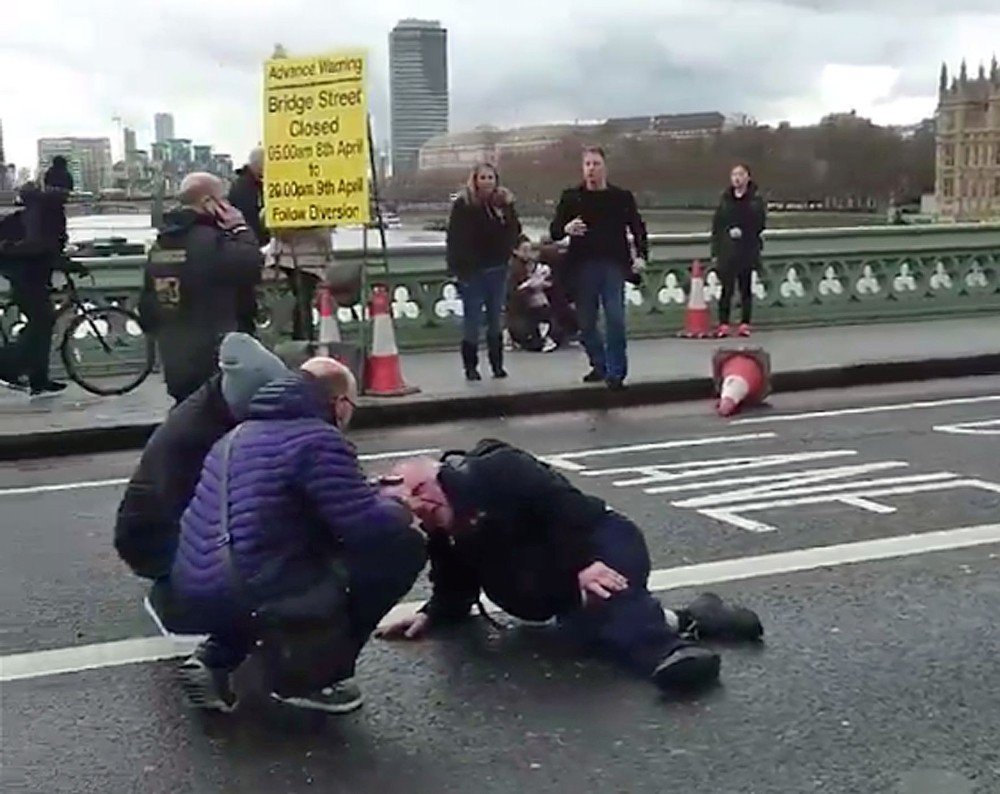 Londra’da Saldırı : 2 Kişi Vuruldu Yaklaşık 12 Yaralı Var