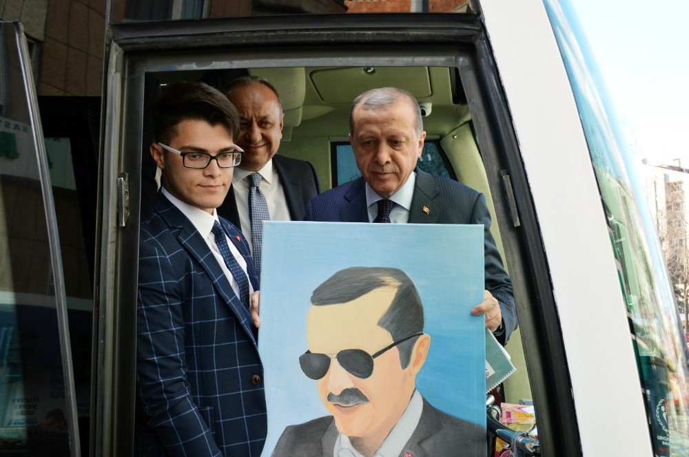 Üniversite Öğrencisinden Cumhurbaşkanı Erdoğan’a Tablo