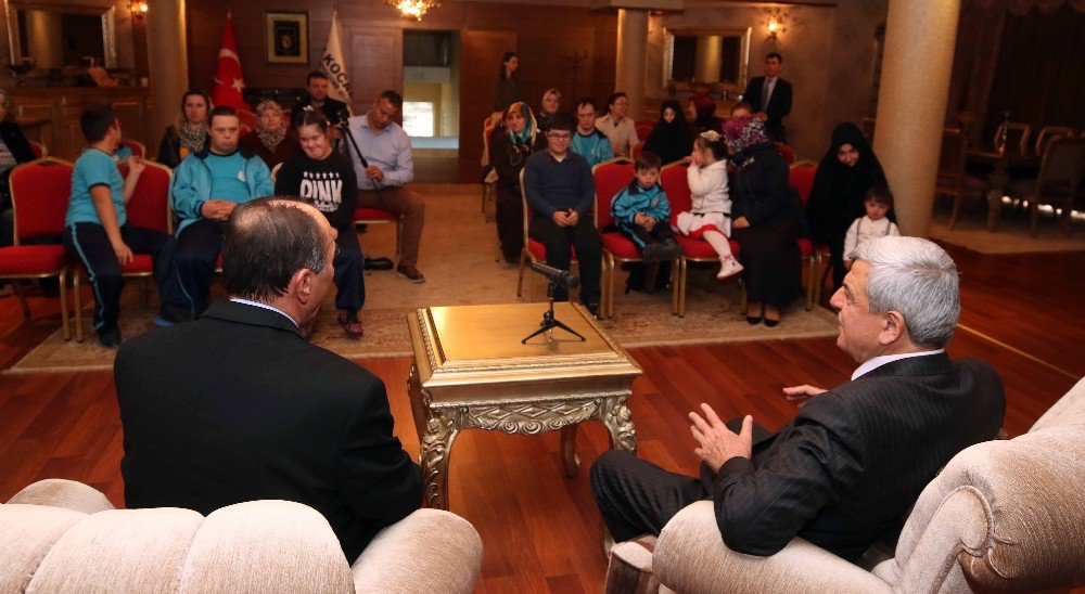 Başkan Karaosmanoğlu, Peteğim Özel Eğitim Kurumu Öğrencilerini Ağırladı