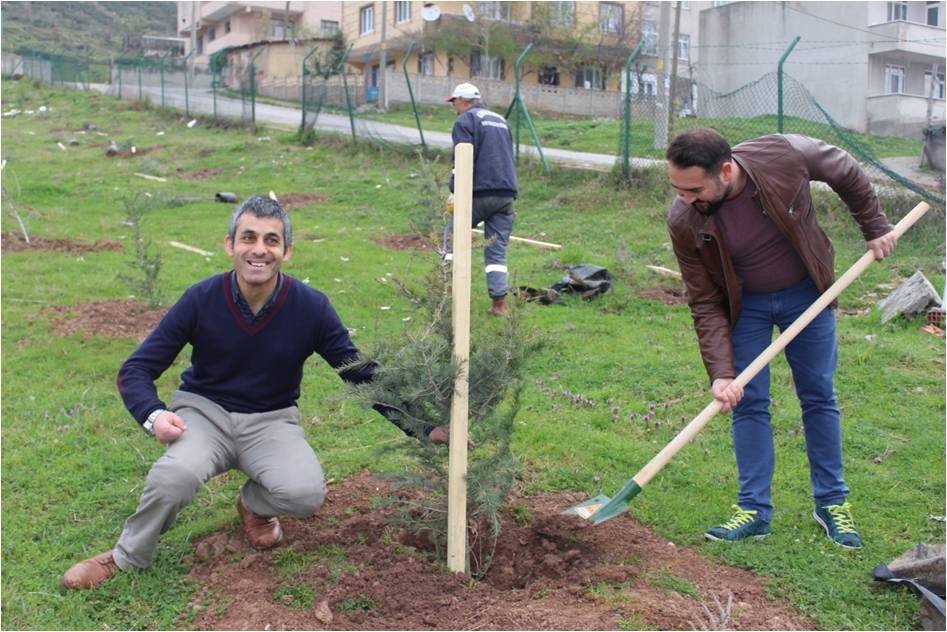 Körfez Devlet Hastanesi’ne 100 Adet Fidan Dikildi