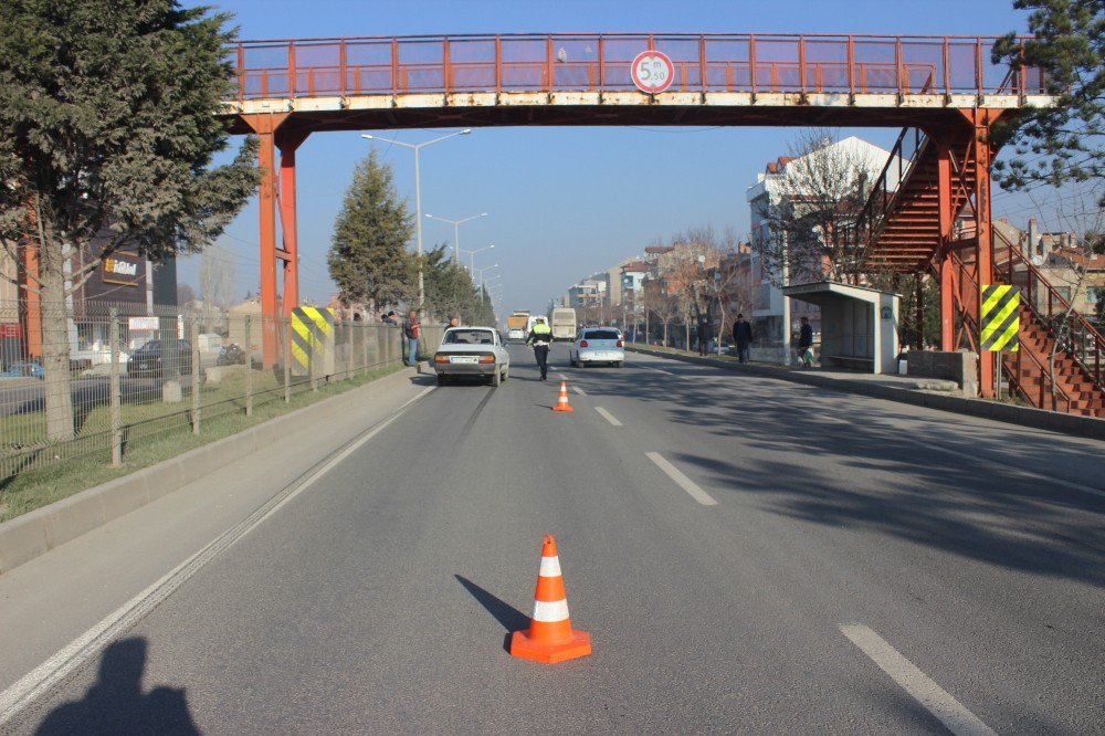 Tavşanlı İlçesinde Otomobilin Çarptığı Kadın İşçi Yaralandı