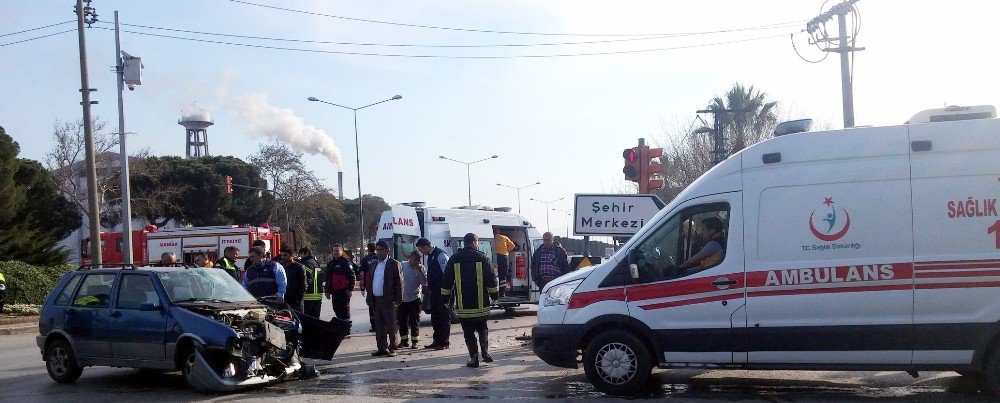 Manisa’da İki Otomobil Çarpıştı: 5 Yaralı